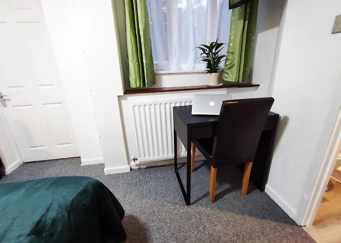 Rowan Studio - City Centre Self Contained One-Bed Flat